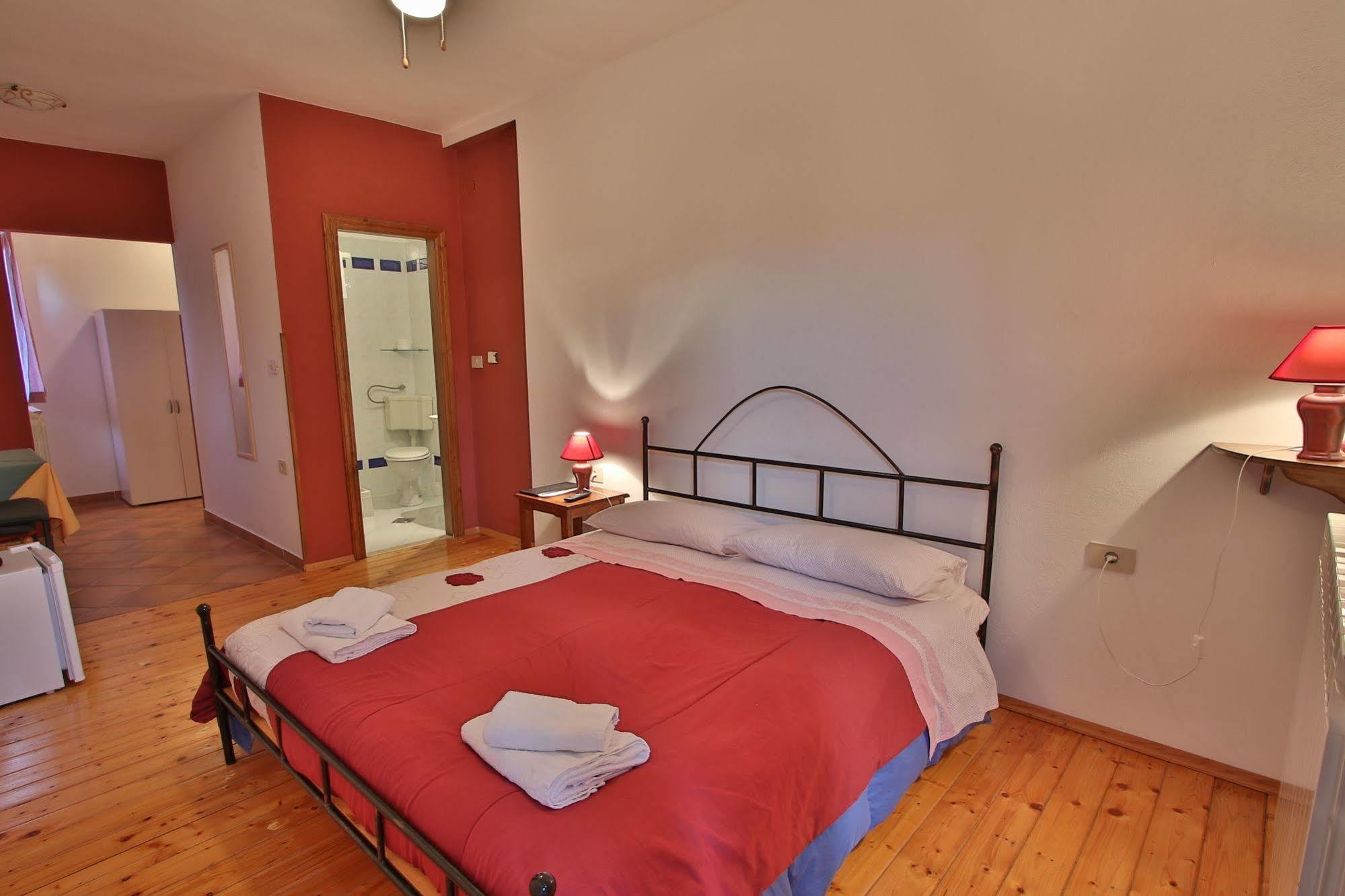 Rooms And Apartment Feral Rovinj Eksteriør bilde