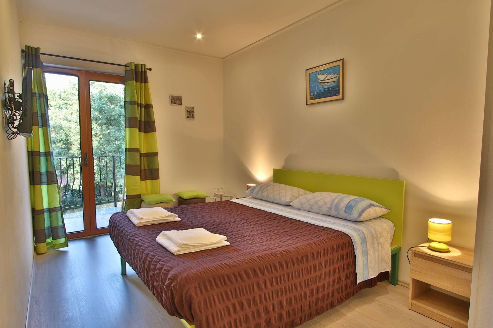 Rooms And Apartment Feral Rovinj Eksteriør bilde